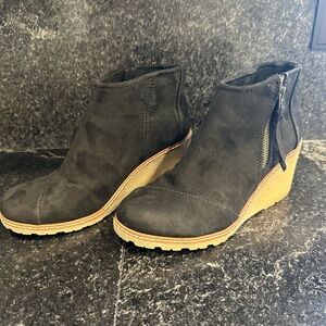Toms Women's Avery Wedge Boots